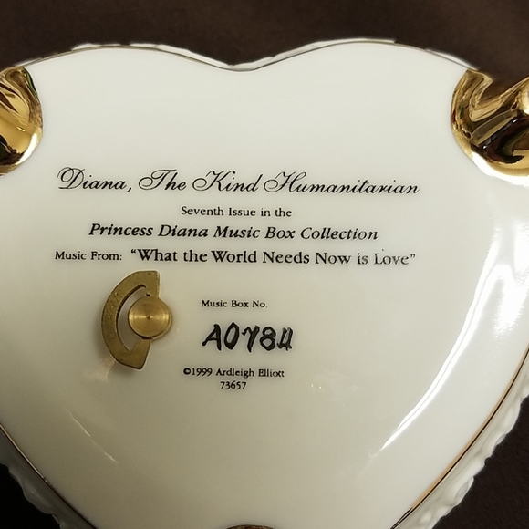 Princess Diana Music Box Collection - Picture 5 of 6
